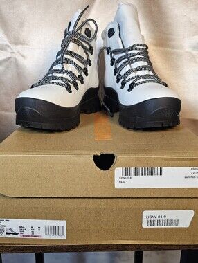 Merrell Bristol Mid Waterproof Hiking Boots Women's 9 White Black Vibram NWT Box